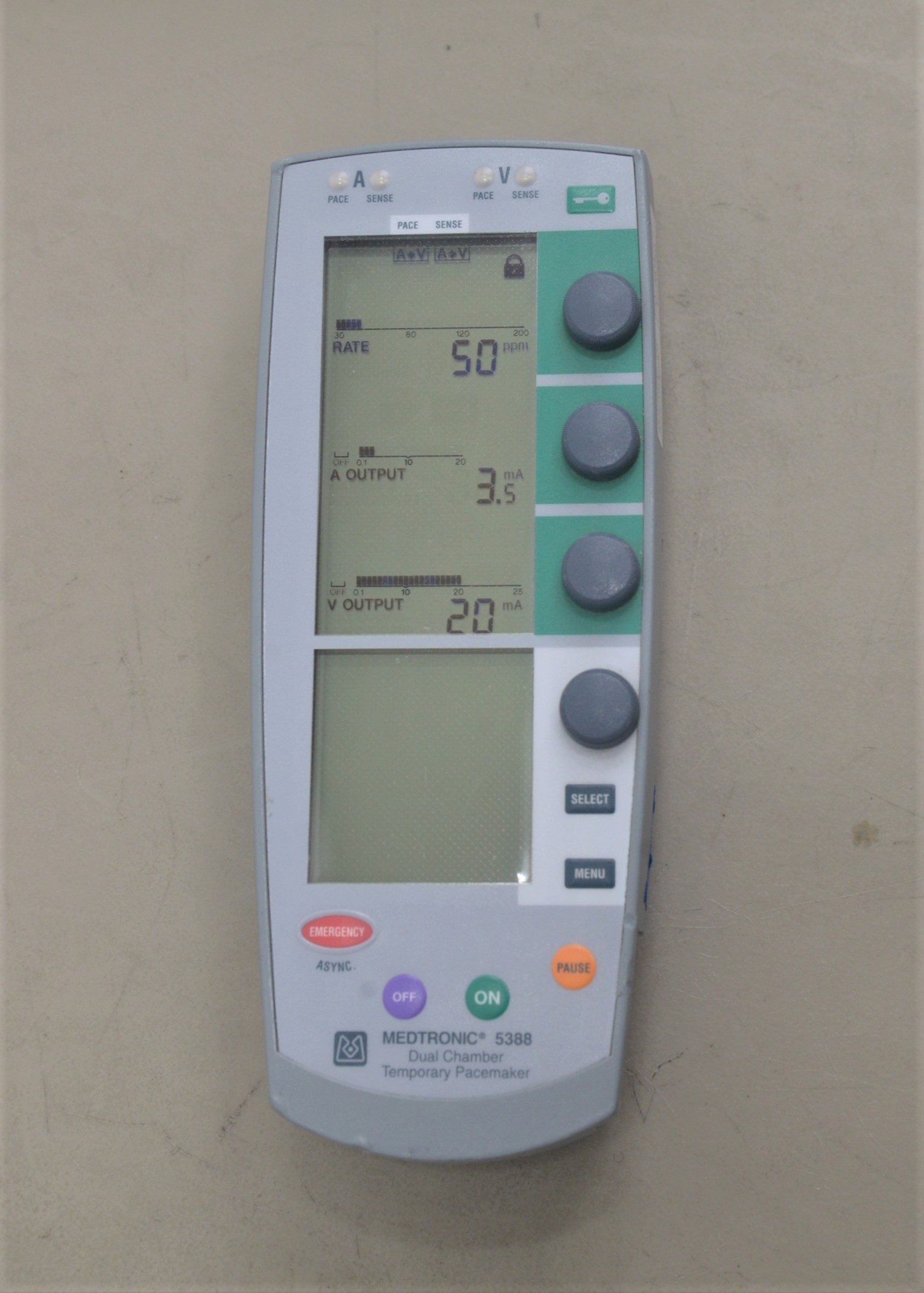 Medtronic 5388 Dual Chamber Temporary Pacemaker Patient Monitor (17355) Rhino Trade LLC
