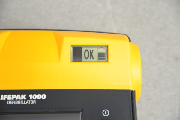 Physio Control Lifepak 1000 Defibrillator 99425-000023