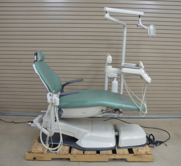 DentalEZ NUSP NuSimplicity Dental Chair W/ Radius Delivery Unit & Mount Light