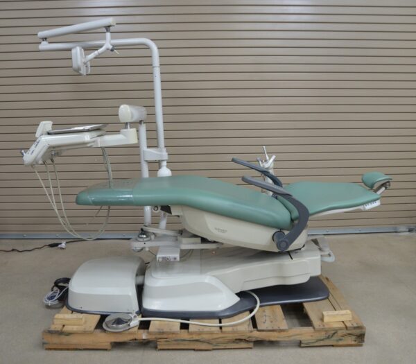 DentalEZ NUSP NuSimplicity Dental Chair W/ Radius Delivery Unit & Mount Light