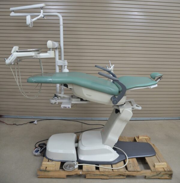 DentalEZ NUSP NuSimplicity Dental Chair W/ Radius Delivery Unit & Mount Light