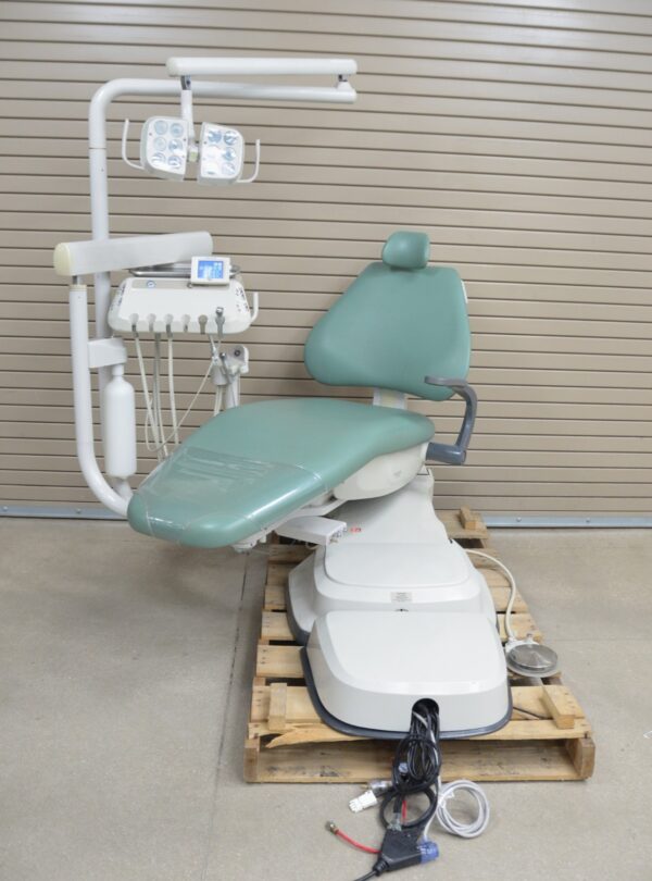 DentalEZ NUSP NuSimplicity Dental Chair W/ Radius Delivery Unit & Mount Light