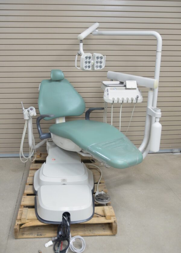 DentalEZ NUSP NuSimplicity Dental Chair W/ Radius Delivery Unit & Mount Light