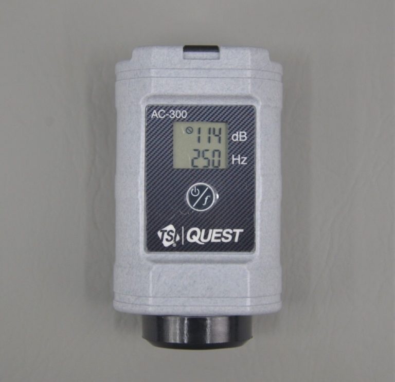 TSI Quest Tech SoundPro SE/DL Sound Level Meter w/ AcoustiCal AC300