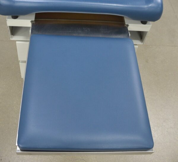 UMF 5140 Manual Adjustment Exam Table