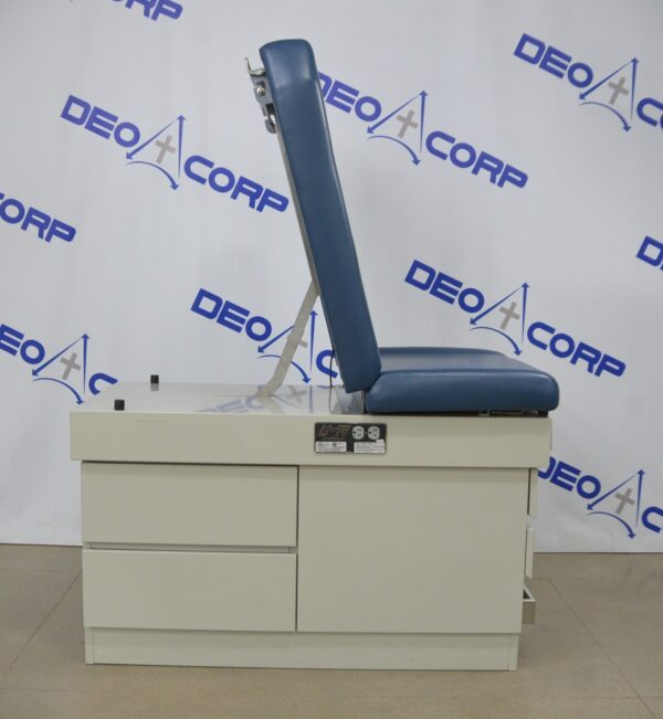 UMF 5140 Manual Adjustment Exam Table