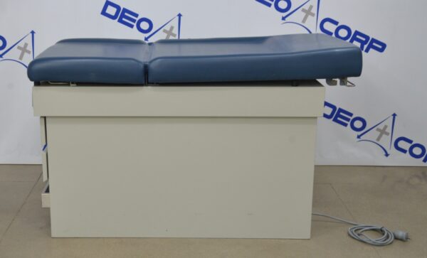 UMF 5140 Manual Adjustment Exam Table