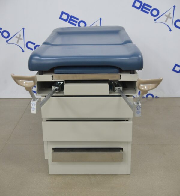 UMF 5140 Manual Adjustment Exam Table
