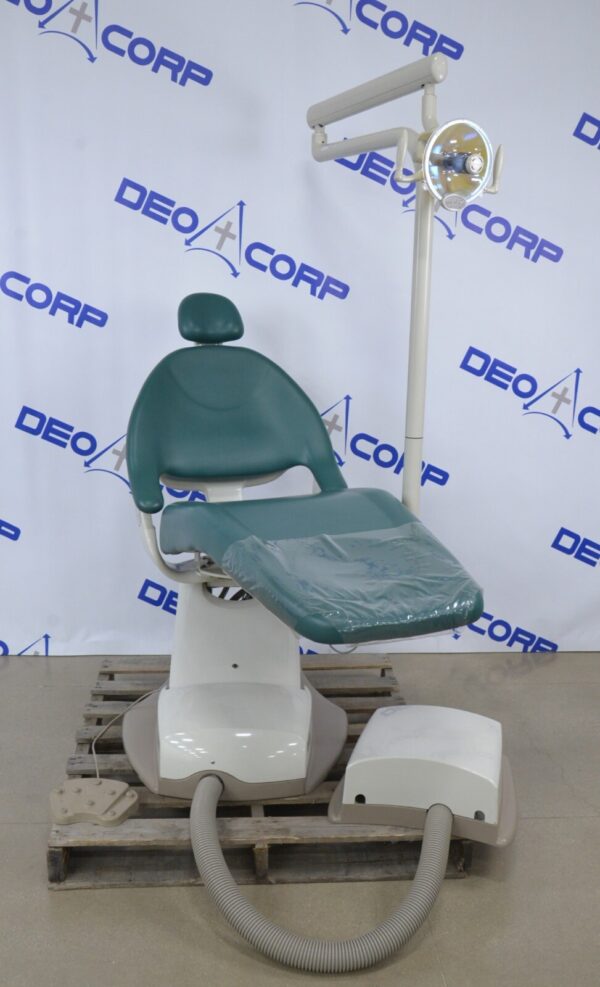 Midmark 153592-003 UltraComfort Dental Chair W/ Dental Light 153584-001