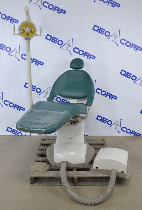 Midmark 153592-003 UltraComfort Dental Chair W/ Dental Light 153584-001