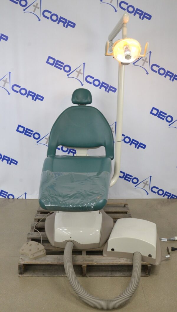 Midmark 153592-003 UltraComfort Dental Chair W/ Dental Light 153584-001