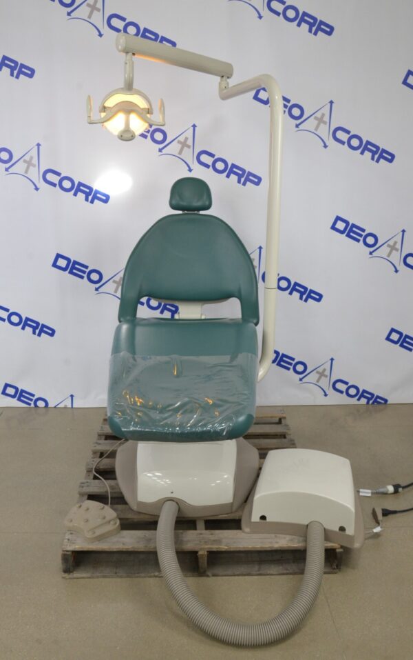 Midmark 153592-003 UltraComfort Dental Chair W/ Dental Light 153584-001