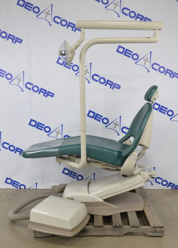 Midmark 153592-003 UltraComfort Dental Chair W/ Dental Light 153584-001