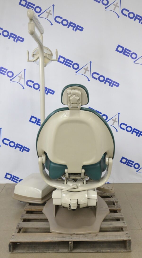 Midmark 153592-003 UltraComfort Dental Chair W/ Dental Light 153584-001