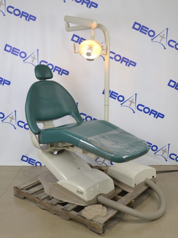 Midmark 153592-003 UltraComfort Dental Chair W/ Dental Light 153584-001