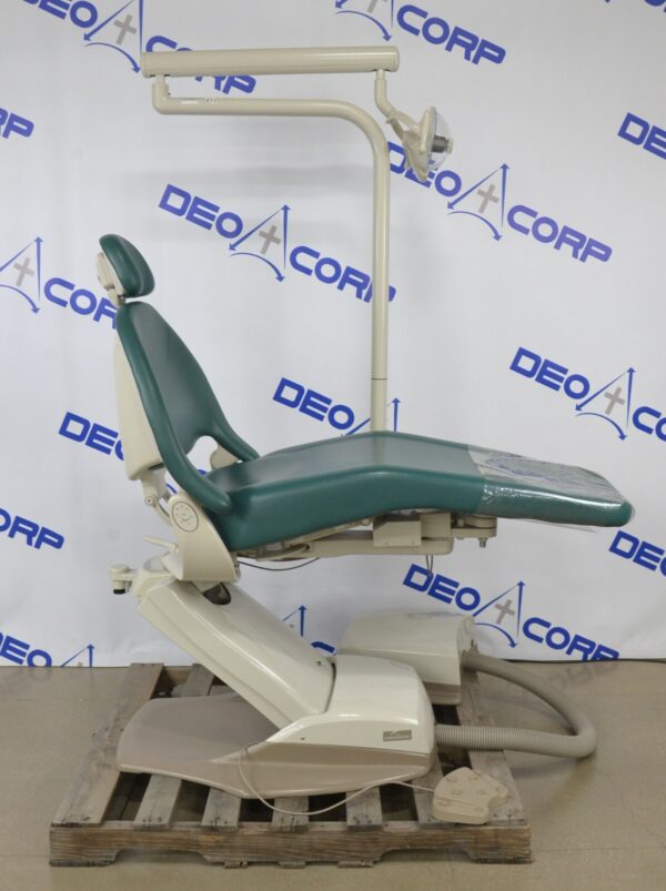 Midmark 153592-003 UltraComfort Dental Chair W/ Dental Light 153584-001