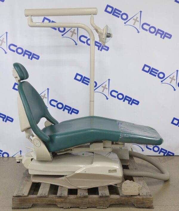 Midmark 153592-003 UltraComfort Dental Chair W/ Dental Light 153584-001