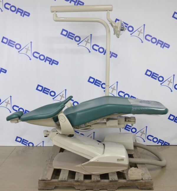 Midmark 153592-003 UltraComfort Dental Chair W/ Dental Light 153584-001