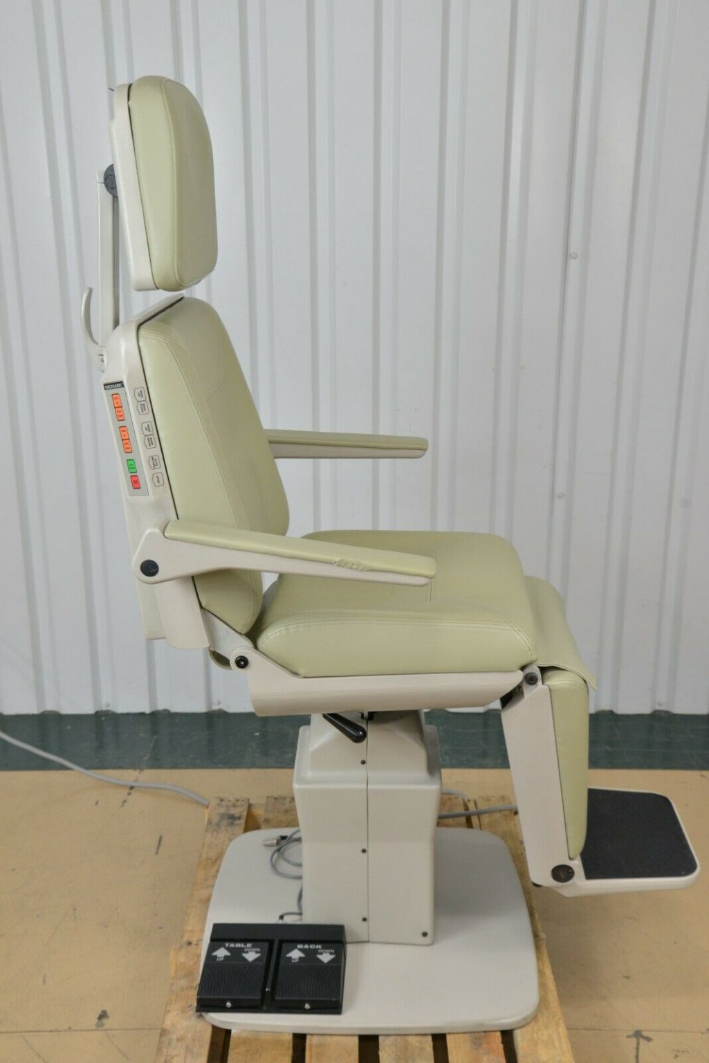 Midmark 491 Electric Examination Chair w/ Foot Pedal 491001 Rhino