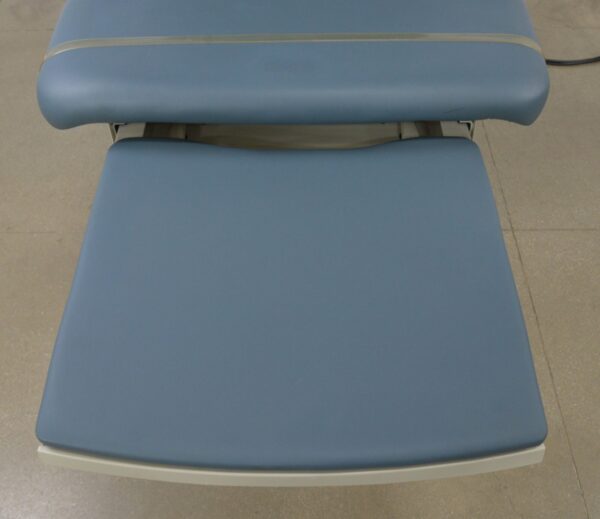 Midmark Ritter 223-016 Barrier Free Hi-Low Power Examination Table W/ Footswitch