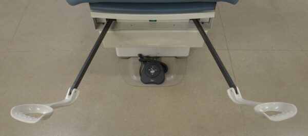 Midmark Ritter 223-016 Barrier Free Hi-Low Power Examination Table W/ Footswitch