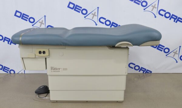 Midmark Ritter 223-016 Barrier Free Hi-Low Power Examination Table W/ Footswitch