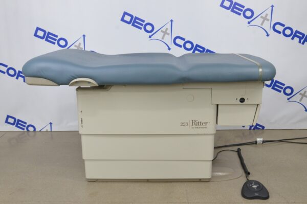 Midmark Ritter 223-016 Barrier Free Hi-Low Power Examination Table W/ Footswitch