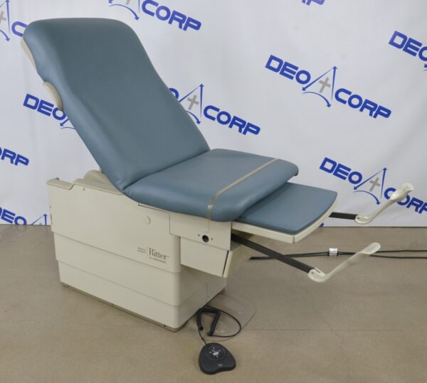 Midmark Ritter 223-016 Barrier Free Hi-Low Power Examination Table W/ Footswitch
