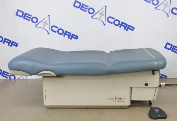 Midmark Ritter 223-016 Barrier Free Hi-Low Power Examination Table W/ Footswitch