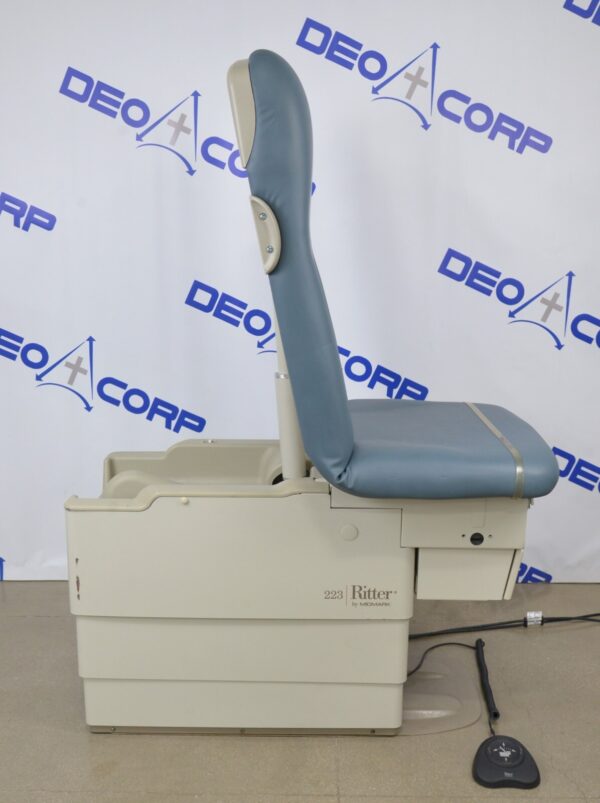 Midmark Ritter 223-016 Barrier Free Hi-Low Power Examination Table W/ Footswitch