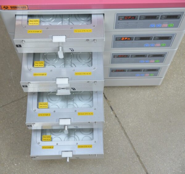 Astec AD-3100 Cube IVF 4 Chamber Multi-Drawer CO2 Incubator