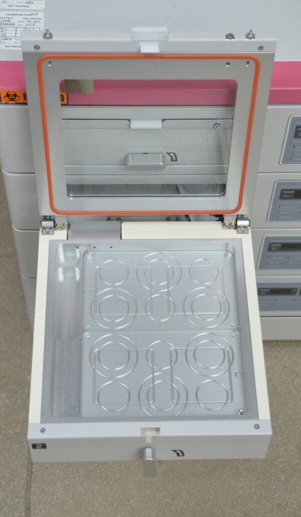 Astec AD-3100 Cube IVF 4 Chamber Multi-Drawer CO2 Incubator