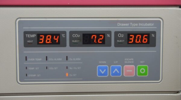 Astec AD-3100 Cube IVF 4 Chamber Multi-Drawer CO2 Incubator
