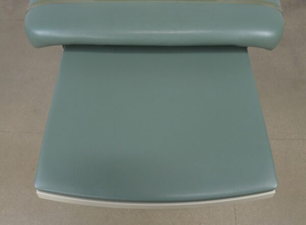 Midmark 204-001 Barrier Free Manual Examination Table