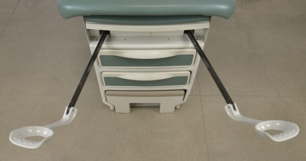 Midmark 204-001 Barrier Free Manual Examination Table