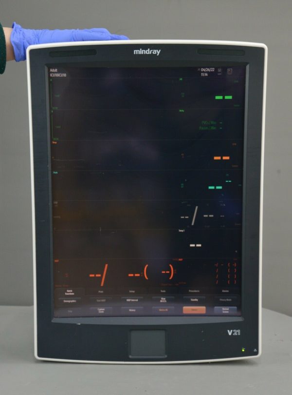 Mindray V21 Monitor REF 0998-00-1800-201 w/ V-Dock & Co2 IBP Recorder Modules.