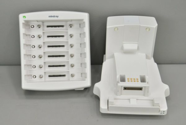 Mindray V21 Monitor REF 0998-00-1800-201 w/ V-Dock & Co2 IBP Recorder Modules.