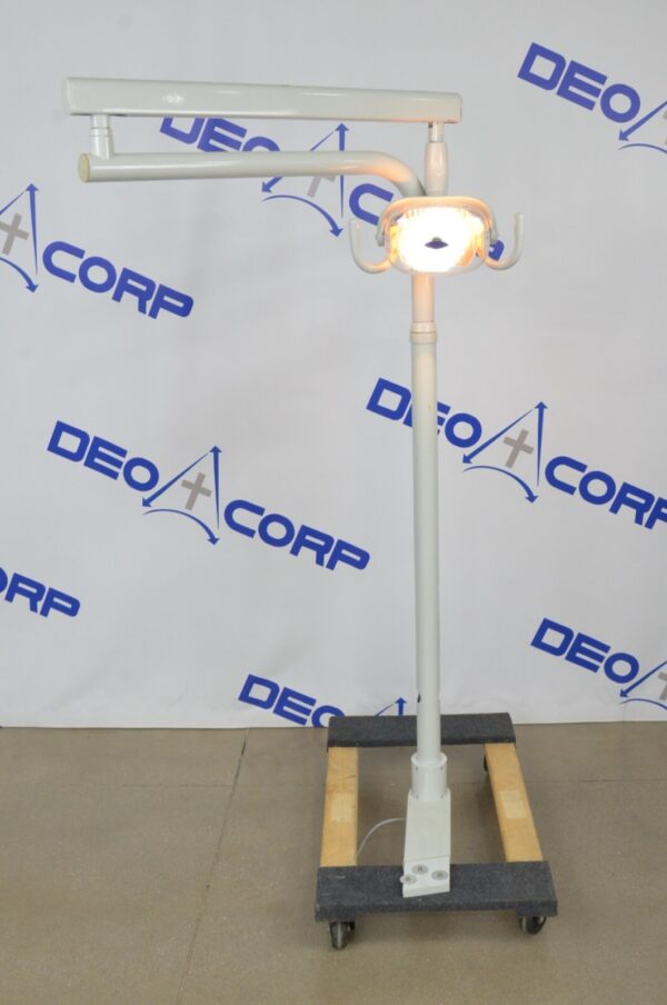 SDS Summit Dental System Dental Chair Post Mount Light