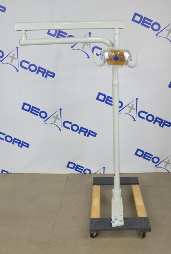 SDS Summit Dental System Dental Chair Post Mount Light