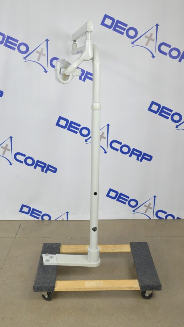 SDS Summit Dental System Dental Chair Post Mount Light