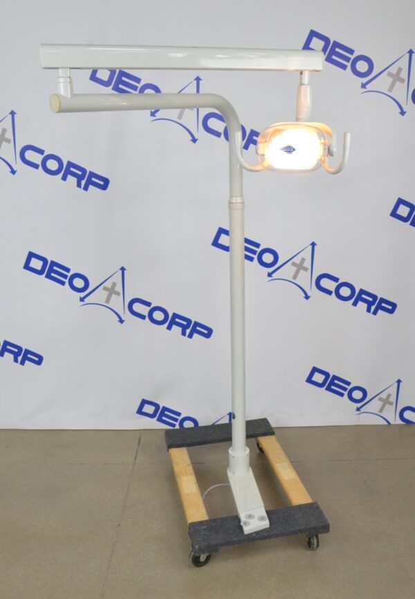 SDS Summit Dental System Dental Chair Post Mount Light