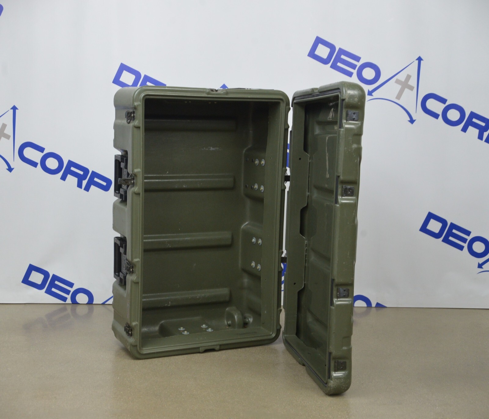 thumbnail image 2 of Hardigg Pelican 472 Medchest Military Medical Case – Wheeled, Waterproof, 33x21x12 Inches (Grade A/B Used) 2 of 5
