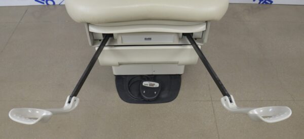 Midmark 622-007 Barrier Free Power Examination Table W/ Foot Switch