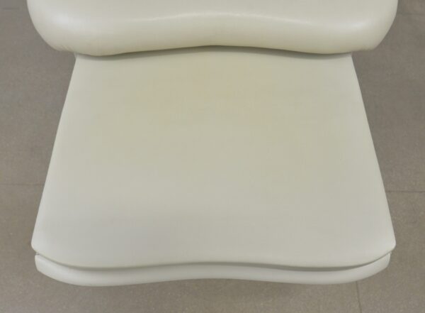 Midmark 622-007 Barrier Free Power Examination Table W/ Foot Switch