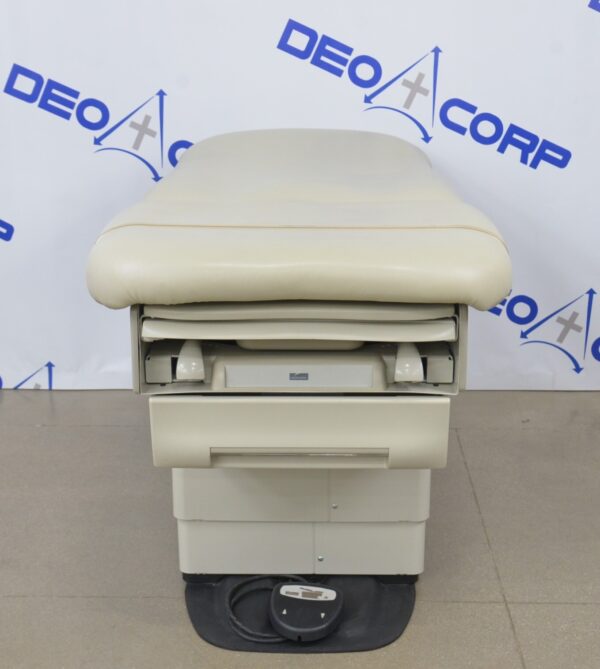 Midmark 622-007 Barrier Free Power Examination Table W/ Foot Switch