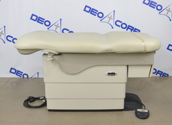 Midmark 622-007 Barrier Free Power Examination Table W/ Foot Switch