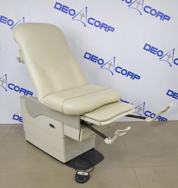 Midmark 622-007 Barrier Free Power Examination Table W/ Foot Switch