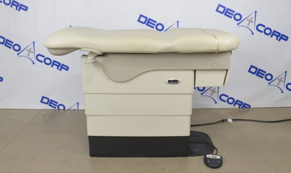 Midmark 622-007 Barrier Free Power Examination Table W/ Foot Switch
