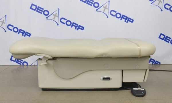 Midmark 622-007 Barrier Free Power Examination Table W/ Foot Switch