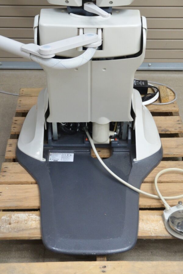 DentalEZ NUSP NuSimplicity Dental Chair W/ Radius Delivery Unit & Mount Light